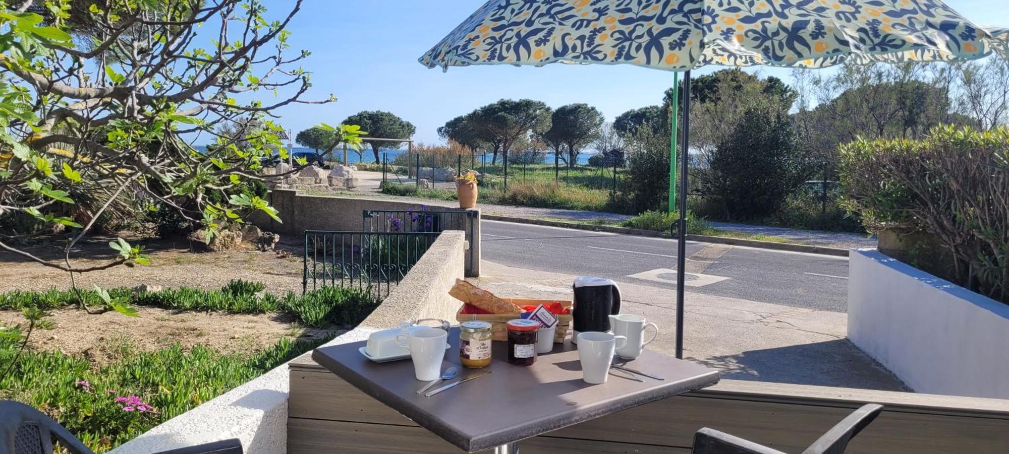 فيلا Meze Avec Vue Face A L'Etang المظهر الخارجي الصورة